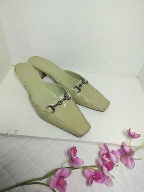 Liz Claiborne Light Green Square-Toe Mule with Metal Bit